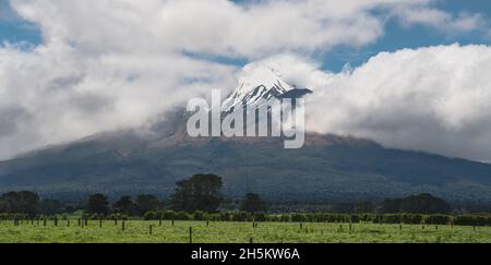 Blick auf Mt. Taranaki (Mt. Egmont), Neuseeland Stockfoto