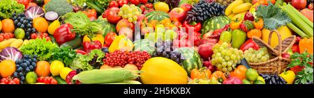 Große bunte breite Hintergrund von frischem und gesundem Gemüse und Obst. Stockfoto