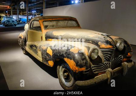 Rostig und staubig 1947 Delahaye 148L Oblin, französischer Klassiker des Luxusautos / Oldtimer, in schlechtem Zustand, bereit, in der Garage restauriert zu werden Stockfoto