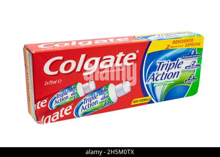 Huelva, Spanien-5. November 2021:Spanische Schachtel mit Colgate-Zahnpasta. Colgate ist eine amerikanische Marke, die hauptsächlich für Mundhygieneprodukte wie Toot verwendet wird Stockfoto