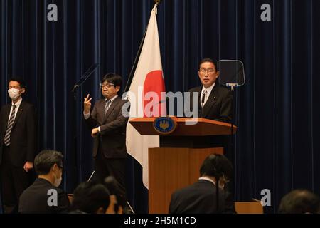 Tokio, Japan. November 2021. Der japanische Premierminister Kishida Fumio sprach während seiner Pressekonferenz in Kantei, nachdem die Liberaldemokratische Partei die Wahl zum Repräsentantenhaus (31. Oktober 2021) zum Premierminister gewonnen hatte. Kredit: SOPA Images Limited/Alamy Live Nachrichten Stockfoto