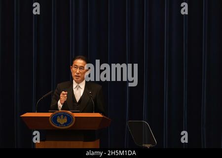 Tokio, Japan. November 2021. Der japanische Premierminister Kishida Fumio sprach während seiner Pressekonferenz in Kantei, nachdem die Liberaldemokratische Partei die Wahl zum Repräsentantenhaus (31. Oktober 2021) zum Premierminister gewonnen hatte. Kredit: SOPA Images Limited/Alamy Live Nachrichten Stockfoto