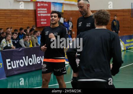 KHARKIV, UKRAINE - 10. NOVEMBER 2021: Das Volleyballspiel des CEV Challenge Cup VSC Law Academy gegen VCA AMSTETTEN Stockfoto