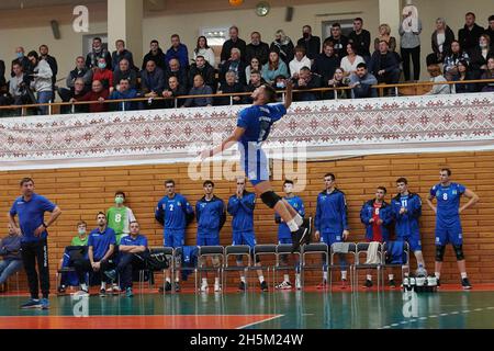 KHARKIV, UKRAINE - 10. NOVEMBER 2021: Das Volleyballspiel des CEV Challenge Cup VSC Law Academy gegen VCA AMSTETTEN Stockfoto