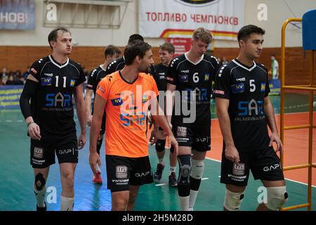 KHARKIV, UKRAINE - 10. NOVEMBER 2021: Das Volleyballspiel des CEV Challenge Cup VSC Law Academy gegen VCA AMSTETTEN Stockfoto