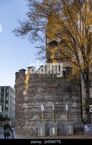 Die Gebäude in der Kölner Innenstadt stammen aus unterschiedlichen Zeitabschnitten Stockfoto