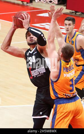 Bologna, Italien. November 2021. Kyle Weems (Segafredo Virtus Bologna) während des Eurocup-Turniers Segafredo Virtus Bologna vs. Valencia Basket Club im Paladozza Sportpalast - Bologna, Nobember 10, 2021 Credit: Independent Photo Agency/Alamy Live News Stockfoto