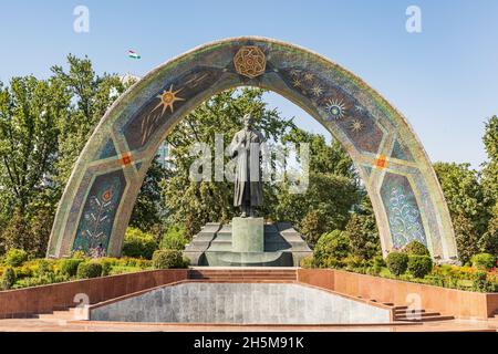 Duschanbe, Tadschikistan. 11. August 2021. Denkmal für den Dichter Muḥammad Rūdakī, im Rudaki Park. Stockfoto