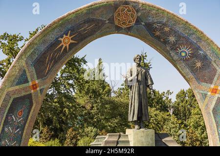 Duschanbe, Tadschikistan. 11. August 2021. Denkmal für den Dichter Muḥammad Rūdakī, im Rudaki Park. Stockfoto
