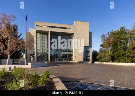 Der hohe Hof Australiens und sein Vorhofbrunnen in canberra Stockfoto