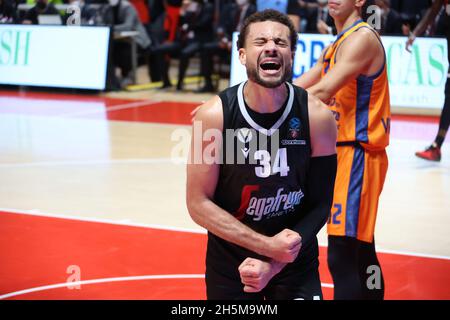 Bologna, Italien. November 2021. Kyle Weems (Segafredo Virtus Bologna) während des Eurocup-Turniers Segafredo Virtus Bologna vs. Valencia Basket Club im Paladozza Sportpalast - Bologna, Nobember 10, 2021 Credit: Independent Photo Agency/Alamy Live News Stockfoto