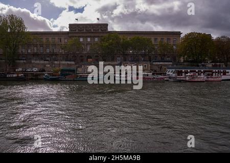 Boote, die in der seine - Cité, Paris, Frankreich festgemacht sind Stockfoto