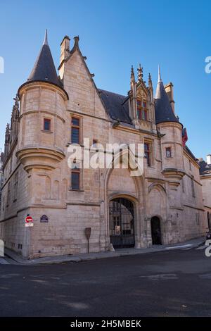 Hôtel de Sens - mittelalterliche Hôtel particulier (private Villa) in Marais - - Paris, Frankreich - architektonische Elemente einer Burg oder Festung, die kombiniert Stockfoto