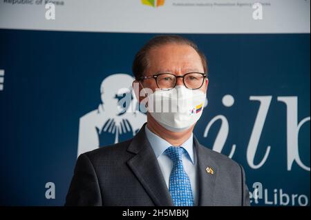 Choo Jong-Youn Botschafterin für die republik Südkorea in Kolumbien während der Ankündigung der Einladung der südkoreanischen Regierung zur internationalen Buchmesse 'Filbo' in Bogota am 10. November 2021 durch das kolumbianische Kulturministerium. Stockfoto