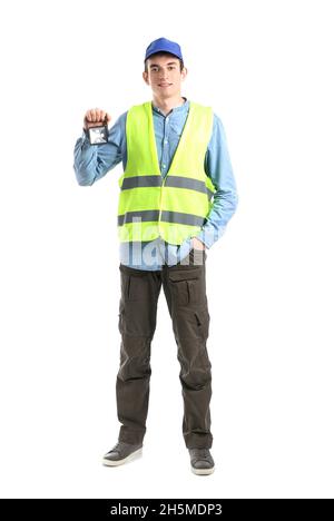 Junger männlicher Arbeiter mit Taschenlampe auf weißem Hintergrund Stockfoto