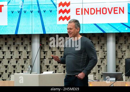 EINDHOVEN, NIEDERLANDE - 10. NOVEMBER: Vertreter von Harold Matla im Namen der Schwimmverbände während der ISL Eindhoven Pressekonferenz in Stadhuis am 10. November 2021 in Eindhoven, Niederlande (Foto: Jeroen Meuwsen/Orange Picturs) Stockfoto