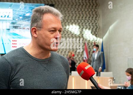 EINDHOVEN, NIEDERLANDE - 10. NOVEMBER: Vertreter von Harold Matla im Namen der Schwimmverbände während der ISL Eindhoven Pressekonferenz in Stadhuis am 10. November 2021 in Eindhoven, Niederlande (Foto: Jeroen Meuwsen/Orange Picturs) Stockfoto