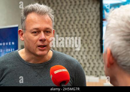 EINDHOVEN, NIEDERLANDE - 10. NOVEMBER: Vertreter von Harold Matla im Namen der Schwimmverbände während der ISL Eindhoven Pressekonferenz in Stadhuis am 10. November 2021 in Eindhoven, Niederlande (Foto: Jeroen Meuwsen/Orange Picturs) Stockfoto