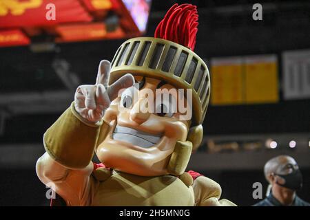 Reisende Gesten während eines NCAA College-Basketballspiels zwischen den Südkalifornischen Trojanern und den Northridge Matadors des Cal State, Dienstag, den November Stockfoto