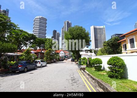 Sultan Gate im Viertel Kampong Glam in Singapur mit Mamanda Restaurant. Stockfoto