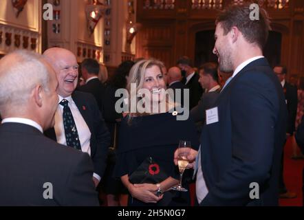 Sophie, die Gräfin von Wessex, spricht mit Gästen während eines Empfangs für die Gewinner der Queen's Awards for Enterprise im Windsor Castle, Bekshire. Bilddatum: Mittwoch, 10. November 2021. Stockfoto