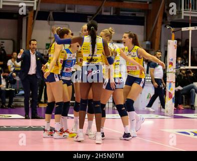 Chieri, Italien. November 2021. Imoco Team beim Volleyball Italian Serie A1 Women Match zwischen reale Mutua Fenera Chieri und Imoco Volley Conegliano am 10. November 2021 in PalaFenera, Chieri/Turin. Foto Nderim Kaceli Kredit: Unabhängige Fotoagentur/Alamy Live Nachrichten Stockfoto