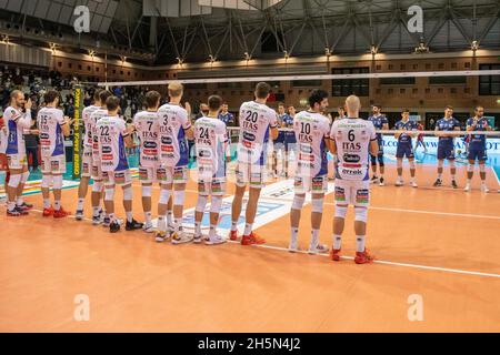 Pala De Andre, Ravenna, Italien, 10. November 2021, Ende des Spiels während des Consar Ravenna gegen ITAS Trentino - Volleyball Itale Serie A Männer Superleague Championship Stockfoto