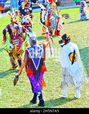 Indeginous Dancers at the Pow wow on Mt. McKay in Thunder Bay, Ontario, Kanada, am 24th. September 2021 zum Nationalen Tag der Wahrheit und Versöhnung. Stockfoto