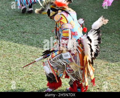 Indeginous Dancers at the Pow wow on Mt. McKay in Thunder Bay, Ontario, Kanada, am 24th. September 2021 zum Nationalen Tag der Wahrheit und Versöhnung. Stockfoto