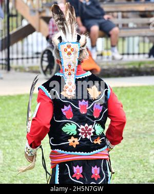 Indeginous Dancers at the Pow wow on Mt. McKay in Thunder Bay, Ontario, Kanada, am 24th. September 2021 zum Nationalen Tag der Wahrheit und Versöhnung. Stockfoto