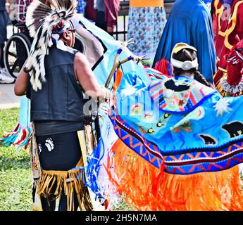 Indeginous Dancers at the Pow wow on Mt. McKay in Thunder Bay, Ontario, Kanada, am 24th. September 2021 zum Nationalen Tag der Wahrheit und Versöhnung. Stockfoto