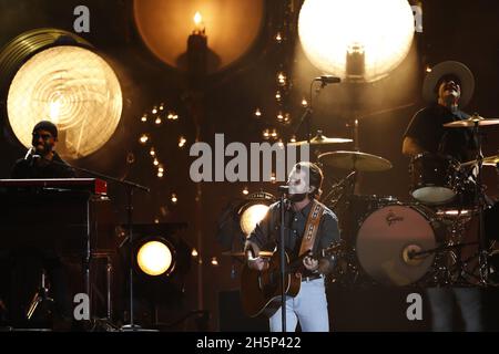 Nashville, Usa. November 2021. Thomas Rhett tritt am Mittwoch, den 10. November 2021, bei den 55. Jährlichen CMA Awards in der Bridgestone Arena in Nashville, Tennessee, auf. Foto von John Angelillo/UPI Credit: UPI/Alamy Live News Stockfoto