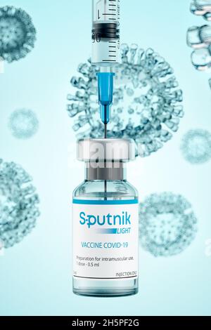 Sputnik Light ist ein einkomponentiger Impfstoff gegen das COVID-19-Coronavirus. Die Spritze erhält vor dem Hintergrund des SARS-CoV-2-Virus eine Dosis Stockfoto