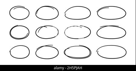 Handgezeichnete Ovale gesetzt. Ovale in verschiedenen Breiten. Markieren Sie Kreisrahmen. Ellipsen im Doodle-Stil. Satz von Vektorgrafiken, isoliert auf Weiß Stock Vektor