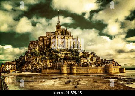 Malerischer Blick auf den Mont Saint Michel. Die Insel Le Mont Saint Michel, eine der meistbesuchten historischen Stätten Frankreichs. Foto im alten Stil. Stockfoto