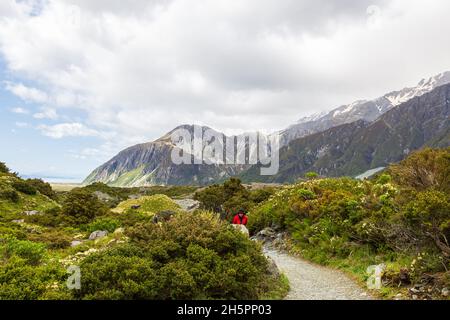 Tal zwischen Seen in den Südlichen Alpen. In Der Nähe Des Lake Mller. Südinsel, Neuseeland Stockfoto