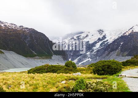 Landschaften in den Südalpen. Lake Mller, umgeben von Berggipfeln, Neuseeland Stockfoto