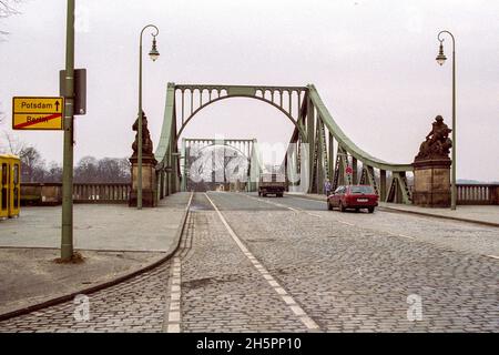 Glienicker Brücke von Berlin nach Potsdam, 1994 Stockfoto