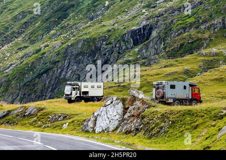 Off Road Overlander Camping an der Transfaragasan Road in Rumänien Stockfoto