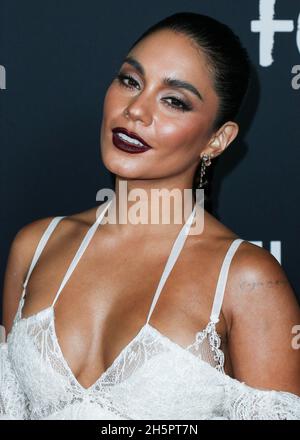 Hollywood, Usa. November 2021. HOLLYWOOD, LOS ANGELES, KALIFORNIEN, USA - 10. NOVEMBER: Schauspielerin Vanessa Hudgens im lacey Vera Wang Look kommt beim AFI Fest 2021 an - Eröffnungsabend Gala Premiere von Netflix's 'tick, tick…BOOM!' Am 10. November 2021 im TCL Chinese Theatre IMAX in Hollywood, Los Angeles, Kalifornien, USA. (Foto von Xavier Collin/Image Press Agency) Quelle: Image Press Agency/Alamy Live News Stockfoto