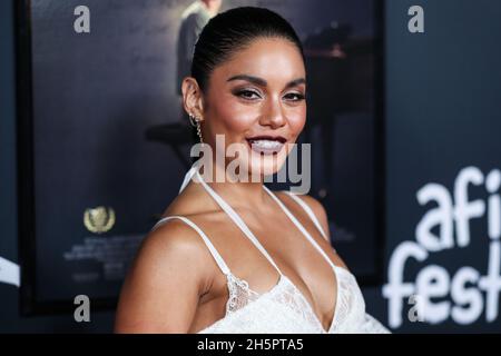 Hollywood, Usa. November 2021. HOLLYWOOD, LOS ANGELES, KALIFORNIEN, USA - 10. NOVEMBER: Schauspielerin Vanessa Hudgens im lacey Vera Wang Look kommt beim AFI Fest 2021 an - Eröffnungsabend Gala Premiere von Netflix's 'tick, tick…BOOM!' Am 10. November 2021 im TCL Chinese Theatre IMAX in Hollywood, Los Angeles, Kalifornien, USA. (Foto von Xavier Collin/Image Press Agency) Quelle: Image Press Agency/Alamy Live News Stockfoto