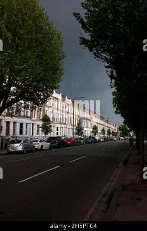 Kilburn Park Road, Kilburn, London, Großbritannien Stockfoto