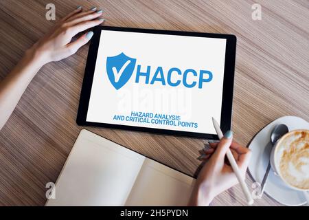 HACCP – Gefahrenanalyse und kritischer Kontrollpunkt. Standard und Zertifizierung, Qualitätskontrollvorschriften für die Lebensmittelindustrie. Stockfoto