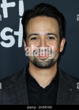 Hollywood, Usa. November 2021. HOLLYWOOD, LOS ANGELES, KALIFORNIEN, USA - 10. NOVEMBER: Schauspieler Lin-Manuel Miranda kommt beim AFI Fest 2021 an - Eröffnungsnacht Gala Premiere von Netflix's 'tick, tick…BOOM!' Am 10. November 2021 im TCL Chinese Theatre IMAX in Hollywood, Los Angeles, Kalifornien, USA. (Foto: Xavier Collin/Image Press Agency/Sipa USA) Quelle: SIPA USA/Alamy Live News Stockfoto