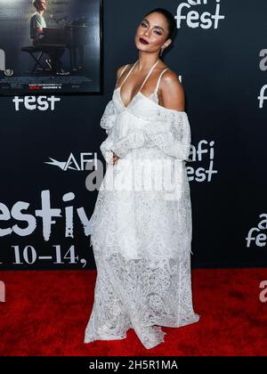 Hollywood, Usa. November 2021. HOLLYWOOD, LOS ANGELES, KALIFORNIEN, USA - 10. NOVEMBER: Schauspielerin Vanessa Hudgens im lacey Vera Wang Look kommt beim AFI Fest 2021 an - Eröffnungsabend Gala Premiere von Netflix's 'tick, tick…BOOM!' Am 10. November 2021 im TCL Chinese Theatre IMAX in Hollywood, Los Angeles, Kalifornien, USA. (Foto: Xavier Collin/Image Press Agency/Sipa USA) Quelle: SIPA USA/Alamy Live News Stockfoto