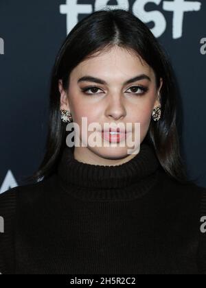 Hollywood, Usa. November 2021. HOLLYWOOD, LOS ANGELES, KALIFORNIEN, USA - 10. NOVEMBER: Schauspielerin Isabella Gomez kommt beim AFI Fest 2021 an - Eröffnungsnacht Gala Premiere von Netflix's 'tick, tick…BOOM!' Am 10. November 2021 im TCL Chinese Theatre IMAX in Hollywood, Los Angeles, Kalifornien, USA. (Foto: Xavier Collin/Image Press Agency/Sipa USA) Quelle: SIPA USA/Alamy Live News Stockfoto