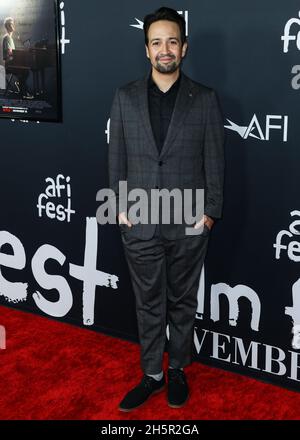 Hollywood, Usa. November 2021. HOLLYWOOD, LOS ANGELES, KALIFORNIEN, USA - 10. NOVEMBER: Schauspieler Lin-Manuel Miranda kommt beim AFI Fest 2021 an - Eröffnungsnacht Gala Premiere von Netflix's 'tick, tick…BOOM!' Am 10. November 2021 im TCL Chinese Theatre IMAX in Hollywood, Los Angeles, Kalifornien, USA. (Foto: Xavier Collin/Image Press Agency/Sipa USA) Quelle: SIPA USA/Alamy Live News Stockfoto