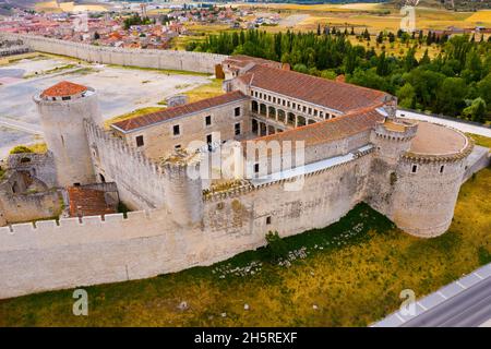 Luftaufnahme des Schlosses Cuellar in der Provinz Segovia, Leon, Spanien Stockfoto