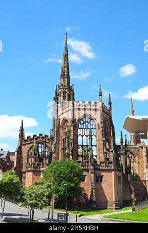 Blick auf die Ruine Kathedrale, Coventry, West Midlands, England, Vereinigtes Königreich, West-Europa. Stockfoto