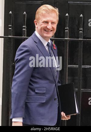 Der konservative Parteivorsitzende Oliver Dowden kommt vor der wöchentlichen Kabinettssitzung der Regierung in der Downing Street in London an. Bilddatum: Donnerstag, 11. November 2021. Stockfoto
